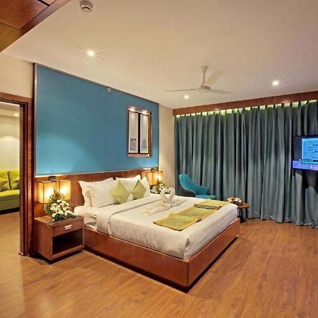 Hotel Ceasar Palace Thodupuzha Buitenkant foto