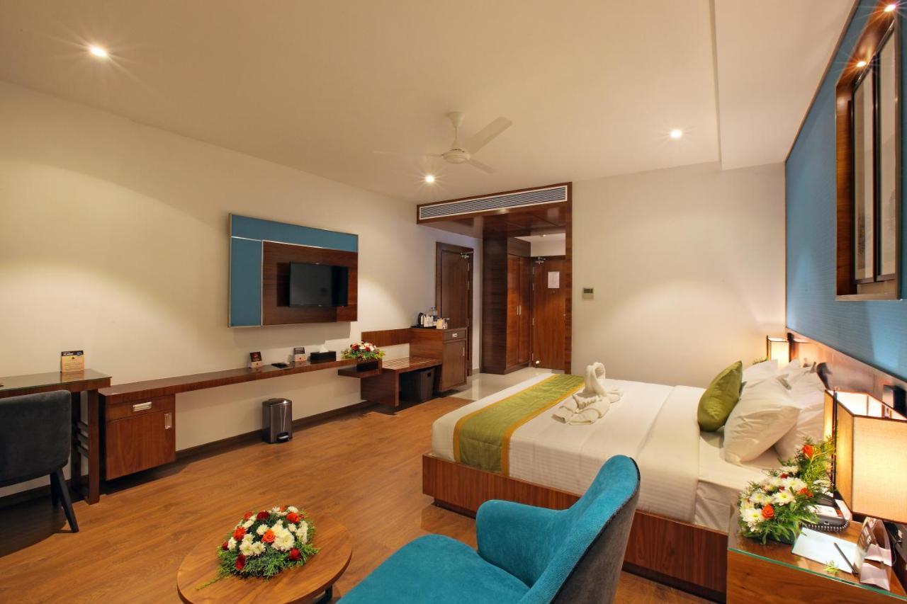 Hotel Ceasar Palace Thodupuzha Buitenkant foto