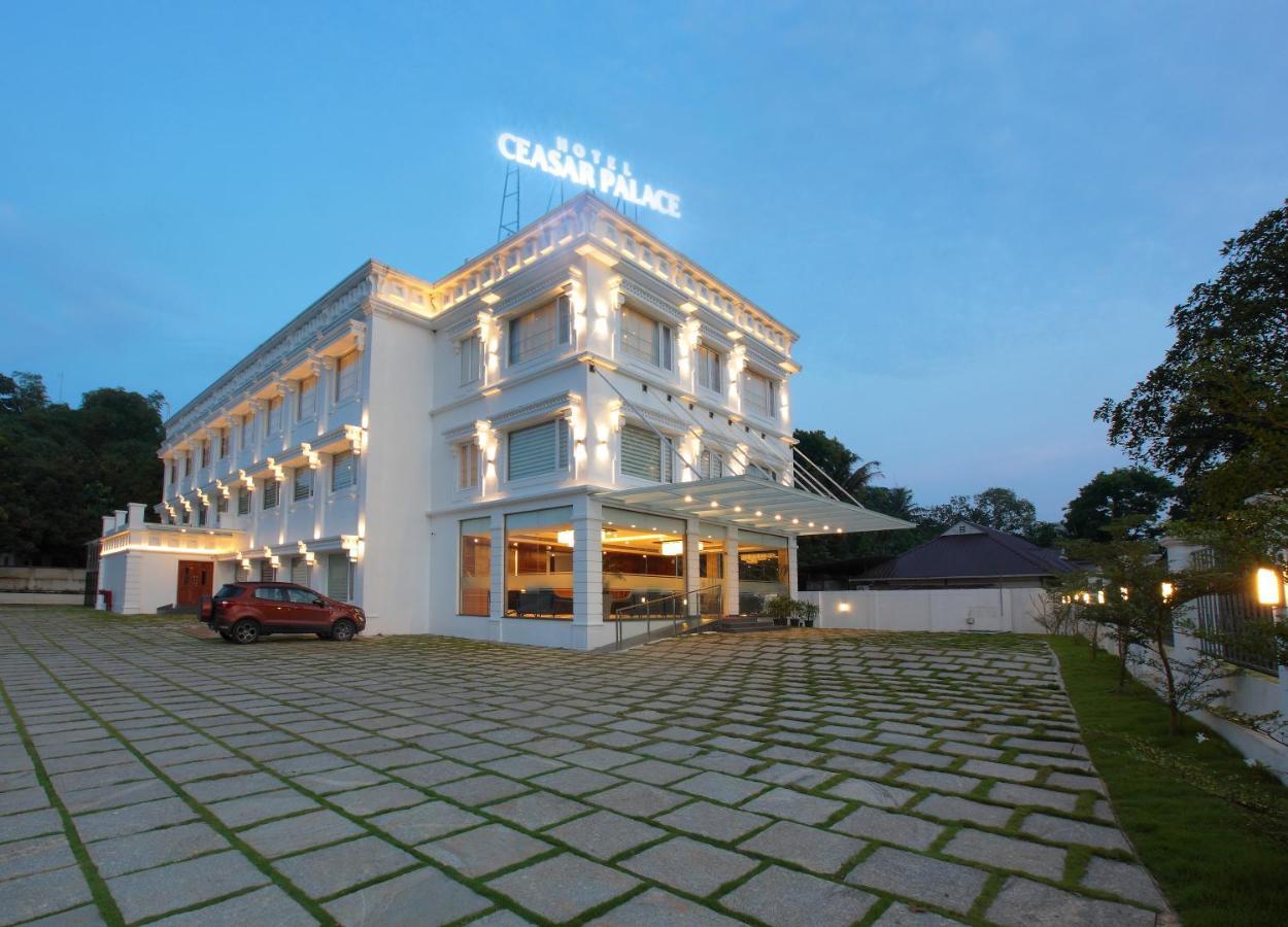 Hotel Ceasar Palace Thodupuzha Buitenkant foto