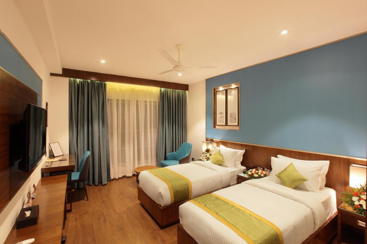 Hotel Ceasar Palace Thodupuzha Buitenkant foto