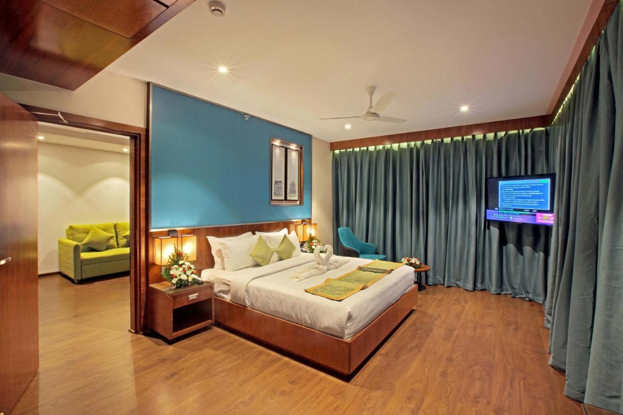 Hotel Ceasar Palace Thodupuzha Buitenkant foto