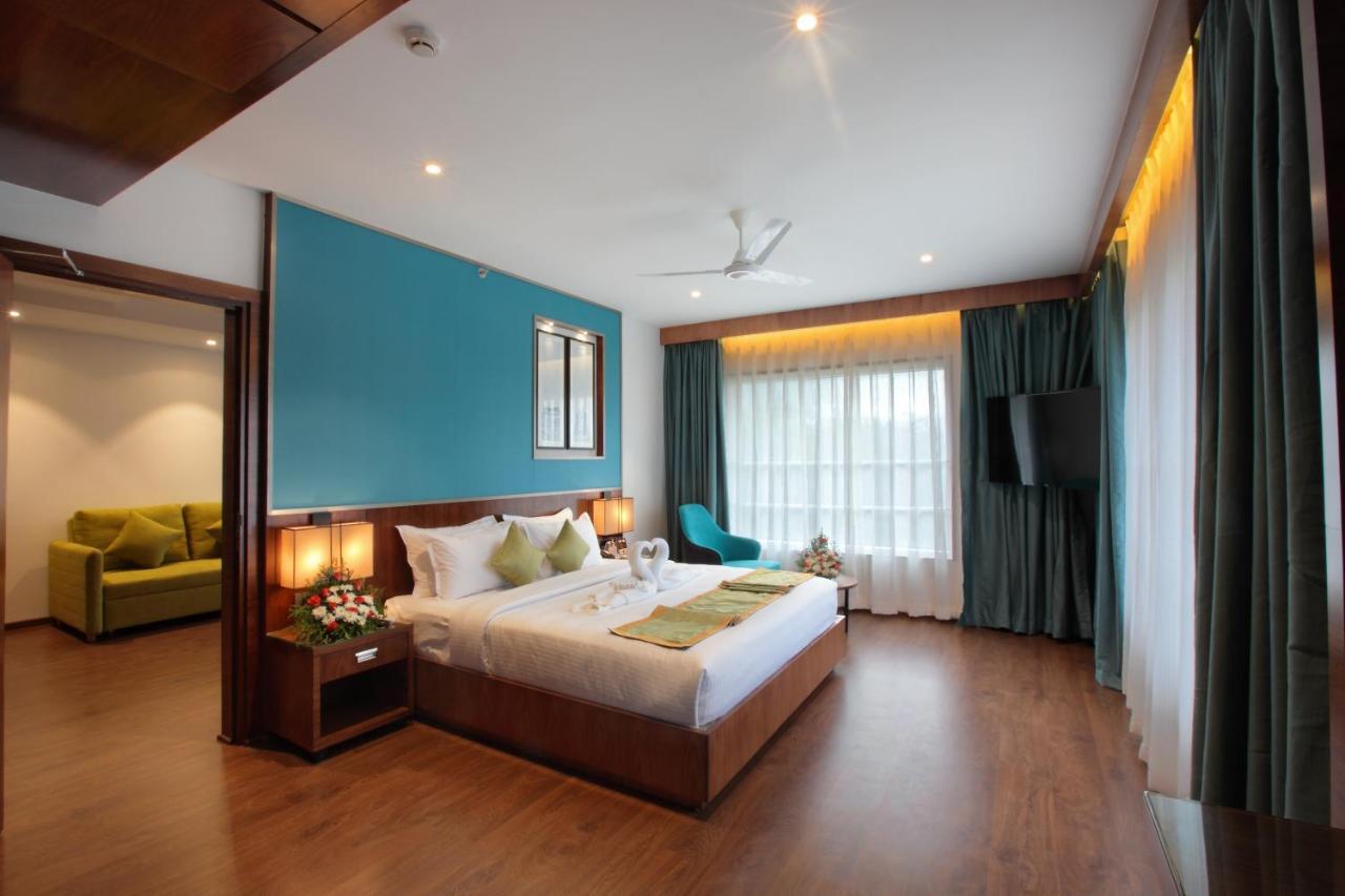 Hotel Ceasar Palace Thodupuzha Buitenkant foto
