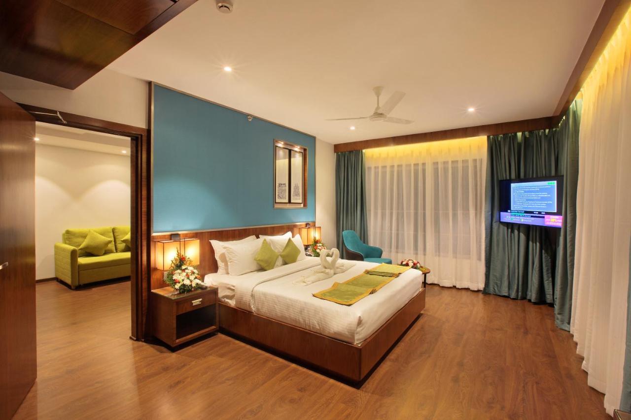 Hotel Ceasar Palace Thodupuzha Buitenkant foto